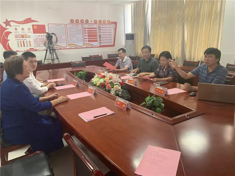 達(dá)內(nèi)與吉首大學(xué)張家界學(xué)院攜手簽約，共建會(huì)計(jì)專業(yè)