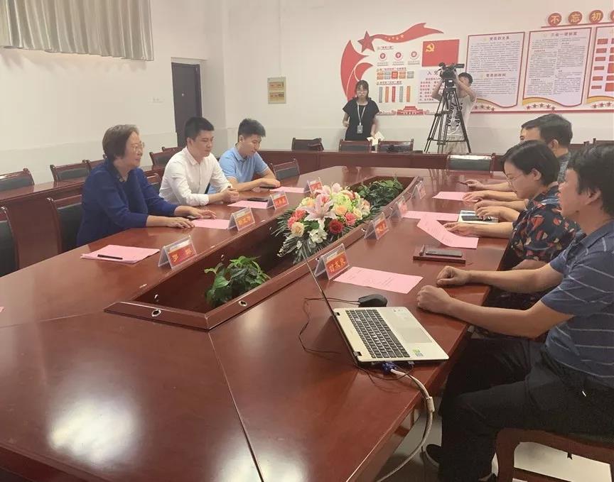 達(dá)內(nèi)與吉首大學(xué)張家界學(xué)院攜手簽約，共建會(huì)計(jì)專業(yè)