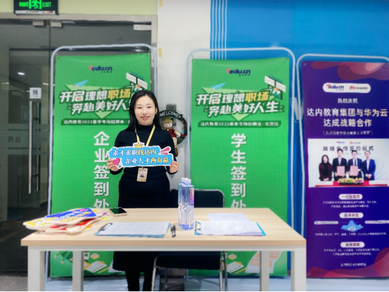 學(xué)生的就業(yè)服務(wù)不僅限于職業(yè)勝任力還著眼于職業(yè)競(jìng)爭(zhēng)力與職業(yè)發(fā)展力